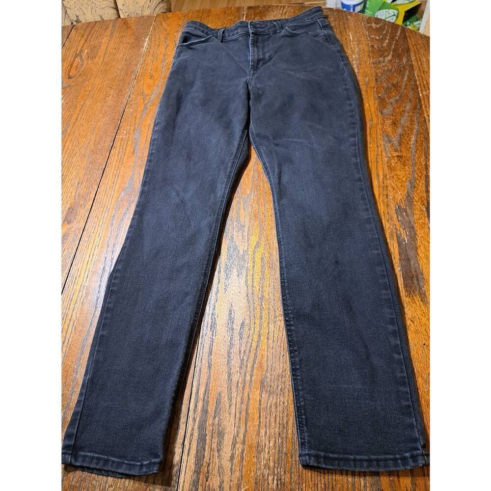Size 6 Old Navy High Rise Straight Black Denim Jeans with Pockets and Belt Loops